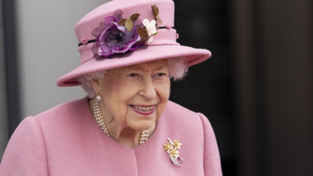 Platinum Jubilee: Queen celebrated at thanksgiving service for 'staying the course'