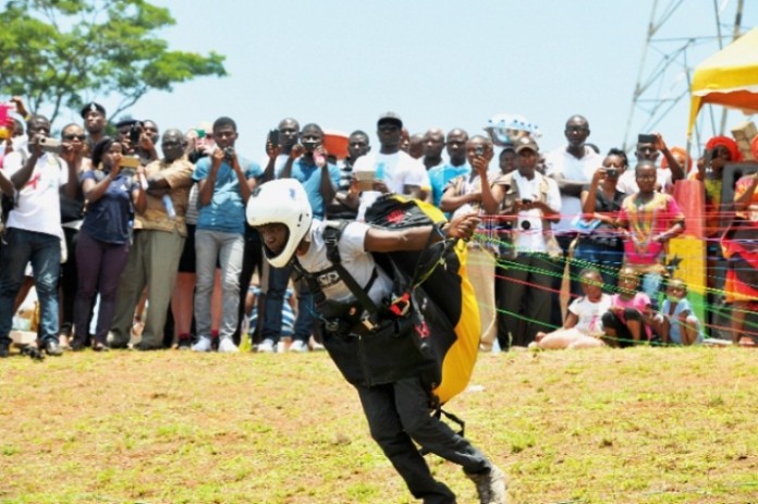 Huge turnout at this year's annual paragliding festival