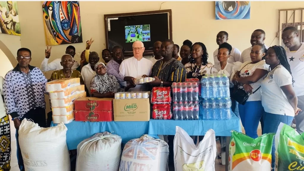 Accra: 2018 Alumni of University of Ghana Business School donates to Weija Leprosarium