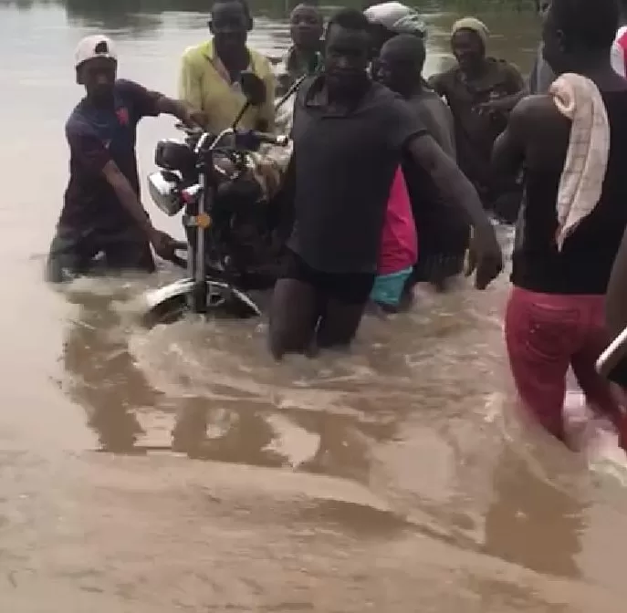 Passengers stranded as bridge collapses due to floods at Ayerumu 