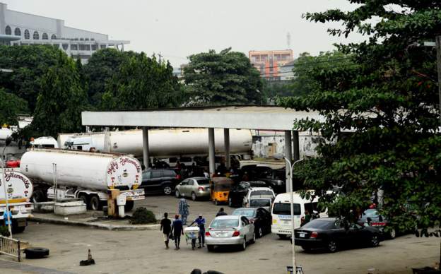 8 killed in oil tank blast in Nigeria