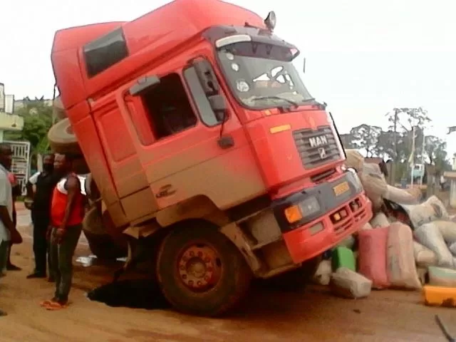 Hundreds stranded as two trucks break down near Ewusiejoe Bridge in Western region