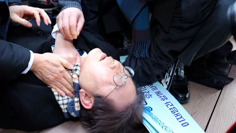 Lee Jae-myung: South Korea opposition leader stabbed in neck on visit to Busan