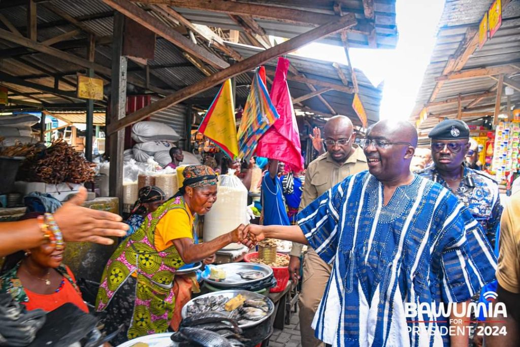 Veep donates GHC 200,000 in support of Madina fire victims