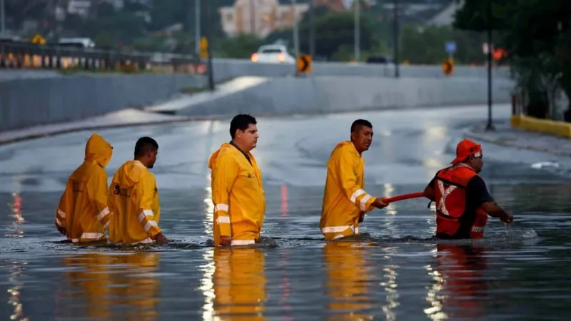 Storm Alberto claims lives in Mexico and drenches US coast