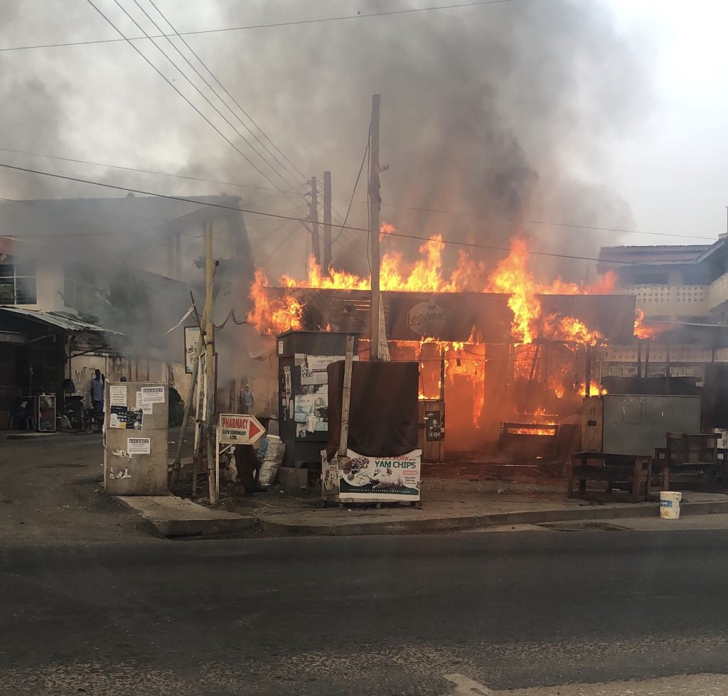 Fire gut the Legend Pub at Abeka-Lapaz