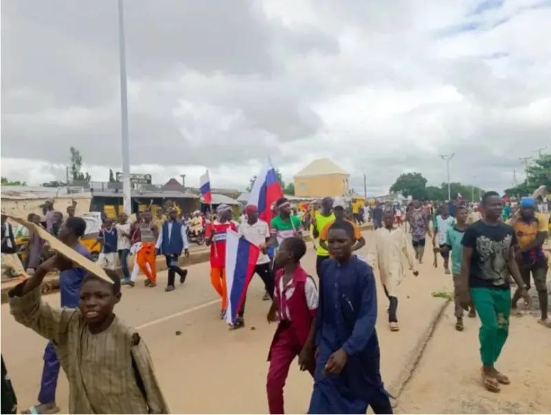 Nigerian protesters arrested for waving Russian flag