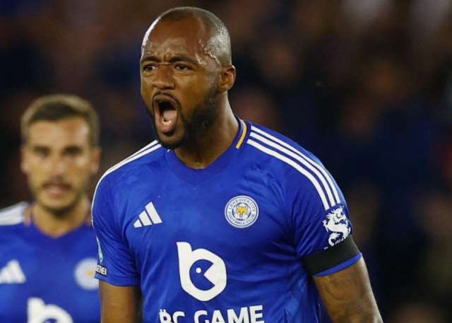 Jordan Ayew’s late goal for Leicester stun Southampton with thrilling 3:2 comeback victory