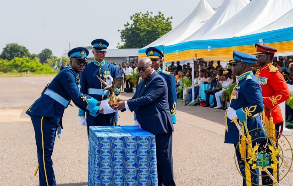 President Akufo-Addo presents Aviator Wings Badges to 12 new pilots